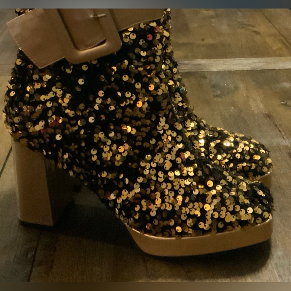 Sequins platform heels.